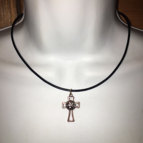 Cross pendant w Christmas color & earrings NWT - Picture 6 of 8